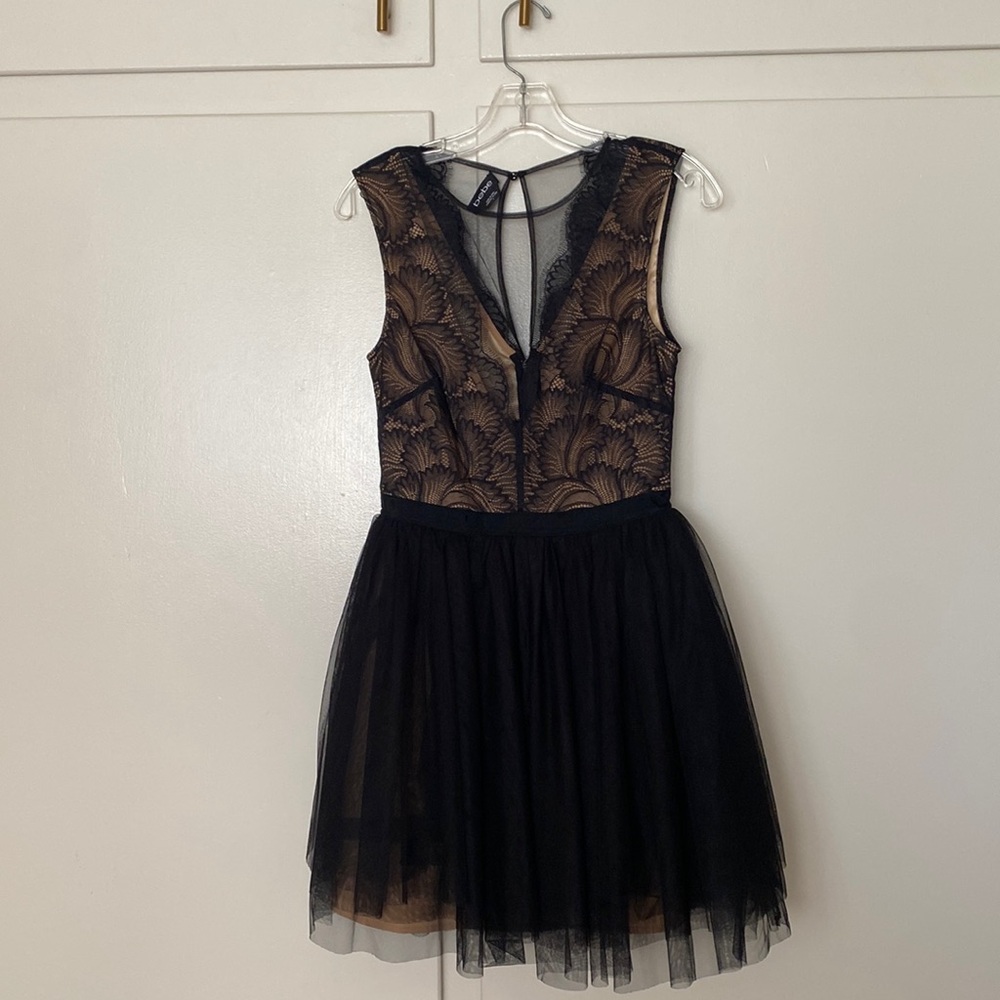 Bebe lace tulle dress in black. Size 6